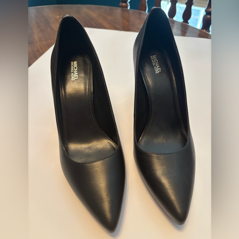 Black Michael Kors 3” heels